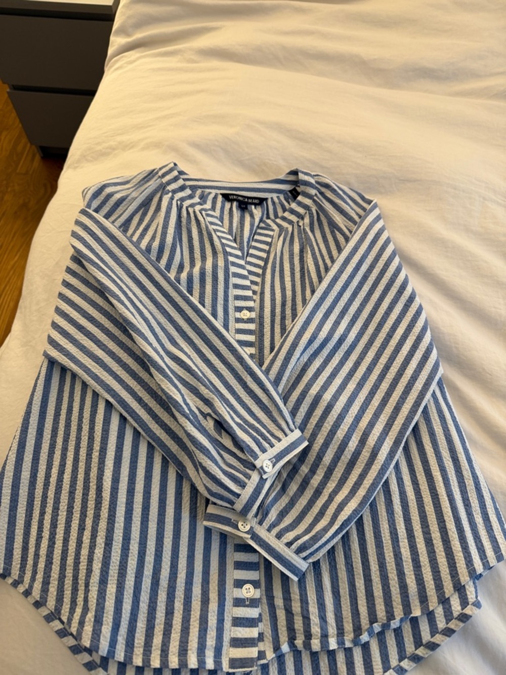 Veronica Beard Blue & White Striped Casual Button-Down Shirt